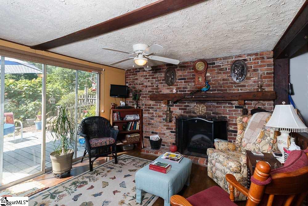 419 Academy Street Laurens, SC 29360 - Photo 4 of 16