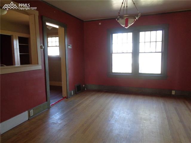 Main house: Dining room.