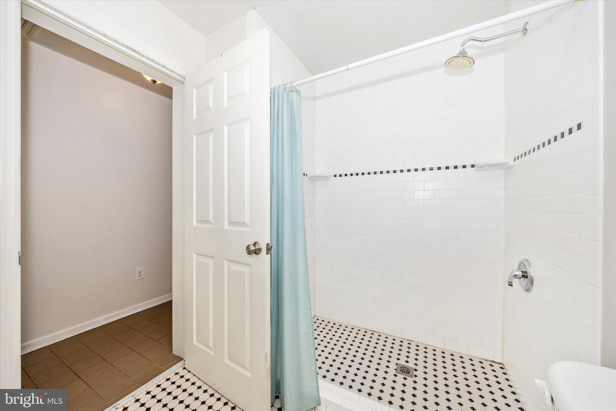 9930 Woodsboro Road Frederick, MD 21701 - Photo 31 of 58 a bathroom with a shower