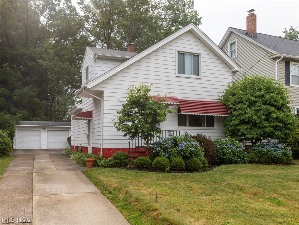 1059 Woodview Road Cleveland, OH 44121 - Photo 2 of 20