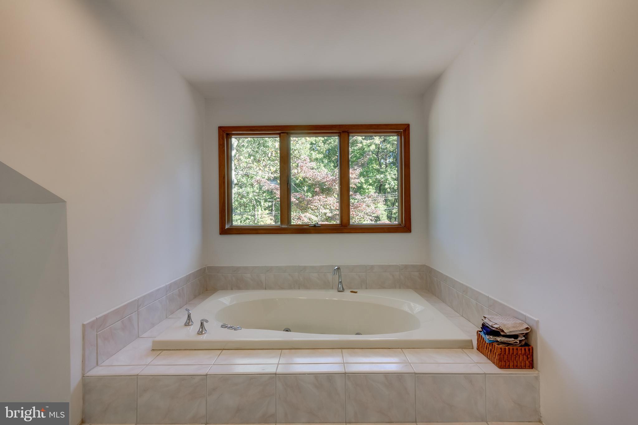 83 Grassy Lake Road Shamong, NJ 08088 - Photo 30 of 48 a bathroom with a bathtub