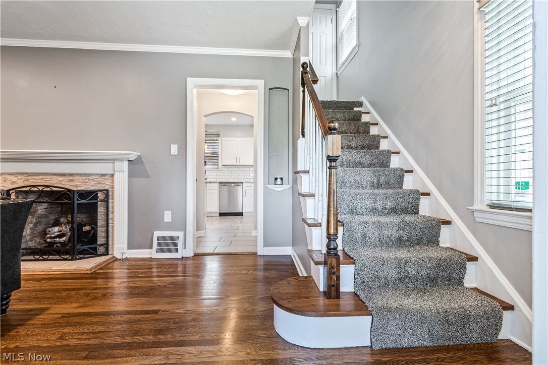 3659 Strathavon Road Cleveland, OH 44120 - Photo 4 of 32