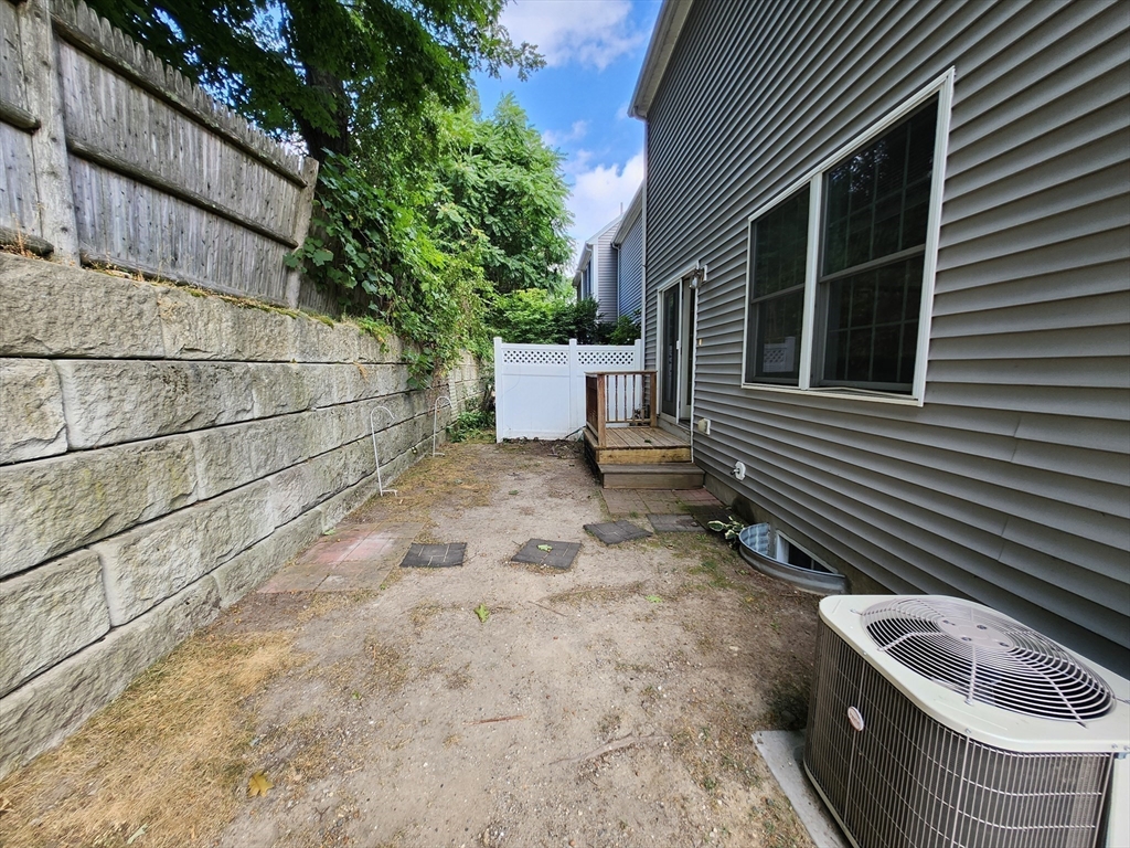 4 Edgemoor Circle, Unit 4 Wellesley, MA 02482 - Photo 9 of 21