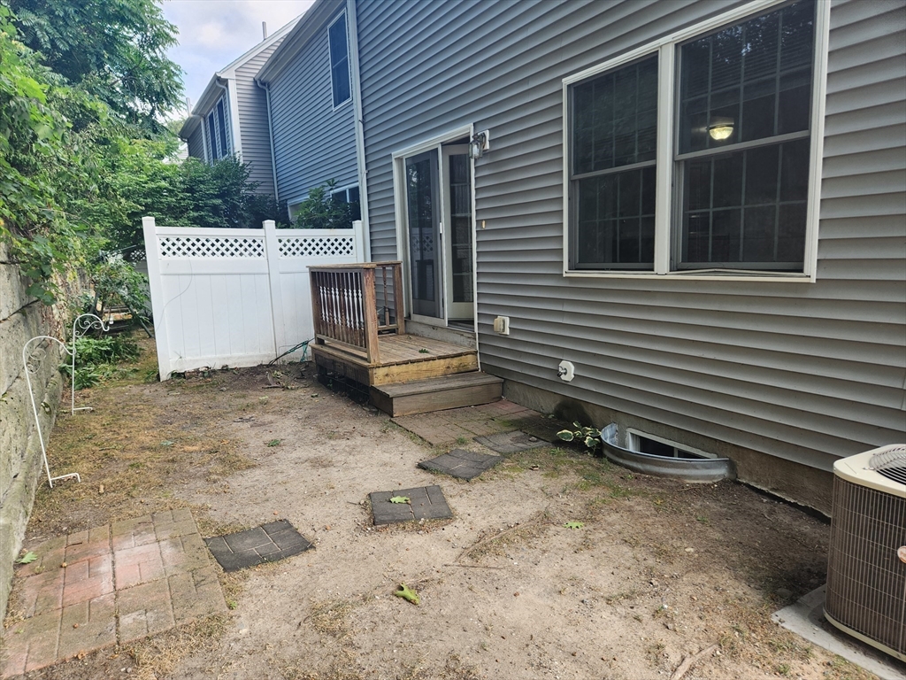 4 Edgemoor Circle, Unit 4 Wellesley, MA 02482 - Photo 10 of 21