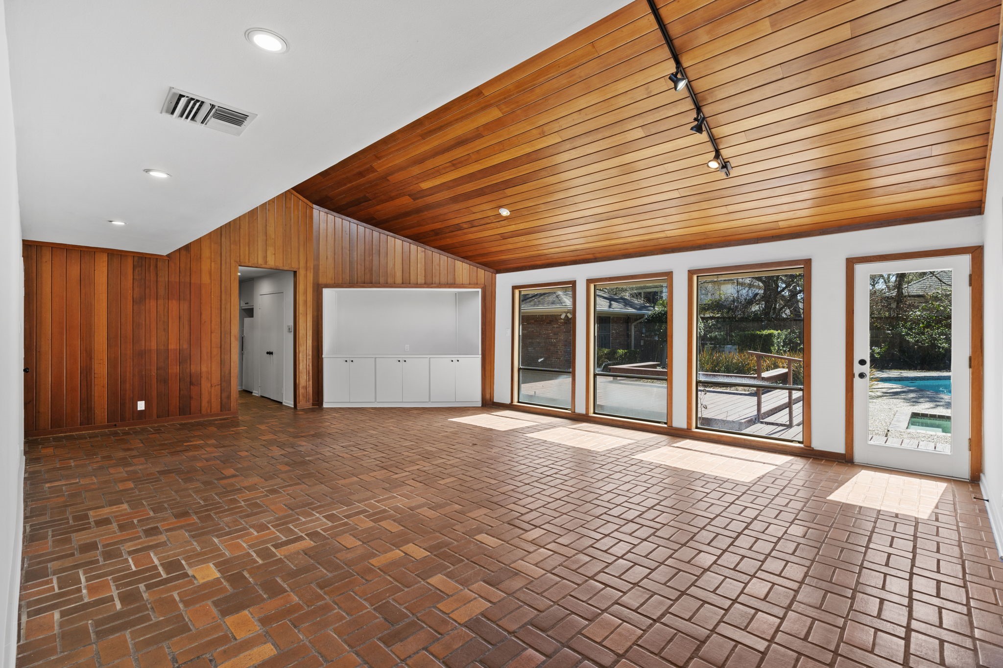 365 Piney Point Road Houston, TX 77024 - Photo 26 of 37
