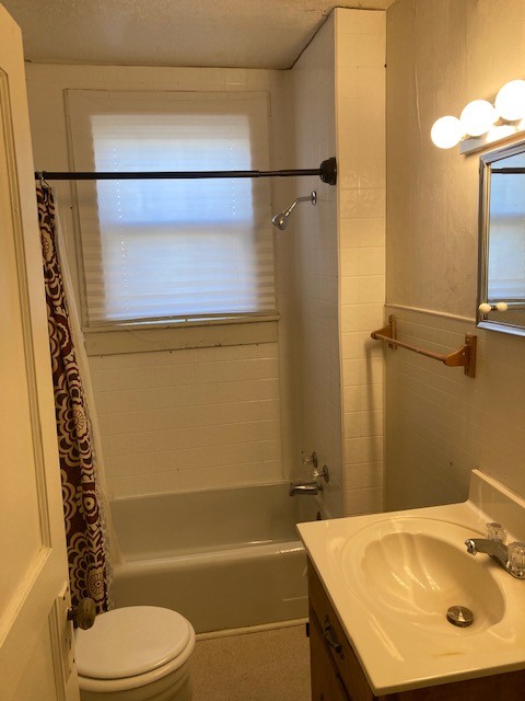 110 Riverside Drive Centerville, TN 37033 - Photo 4 of 8 a bathroom with a sink and a toilet