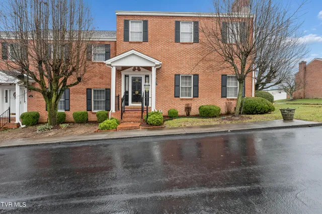 $287,000 | 2734 East Oakland Avenue, Unit D33, Johnson City, TN 37601