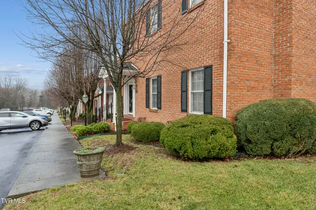 $287,000 | 2734 East Oakland Avenue, Unit D33, Johnson City, TN 37601