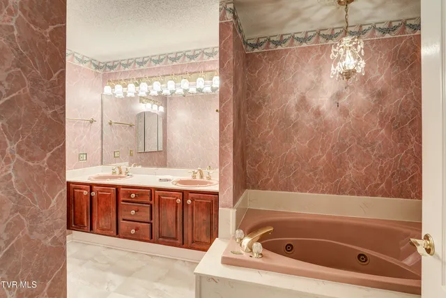 $287,000 | 2734 East Oakland Avenue, Unit D33, Johnson City, TN 37601