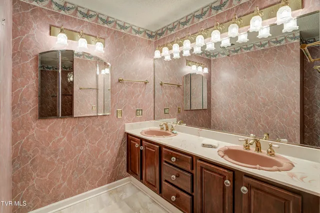 $287,000 | 2734 East Oakland Avenue, Unit D33, Johnson City, TN 37601