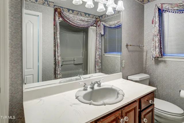 $287,000 | 2734 East Oakland Avenue, Unit D33, Johnson City, TN 37601