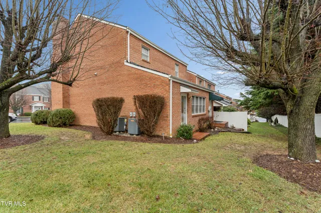 $287,000 | 2734 East Oakland Avenue, Unit D33, Johnson City, TN 37601