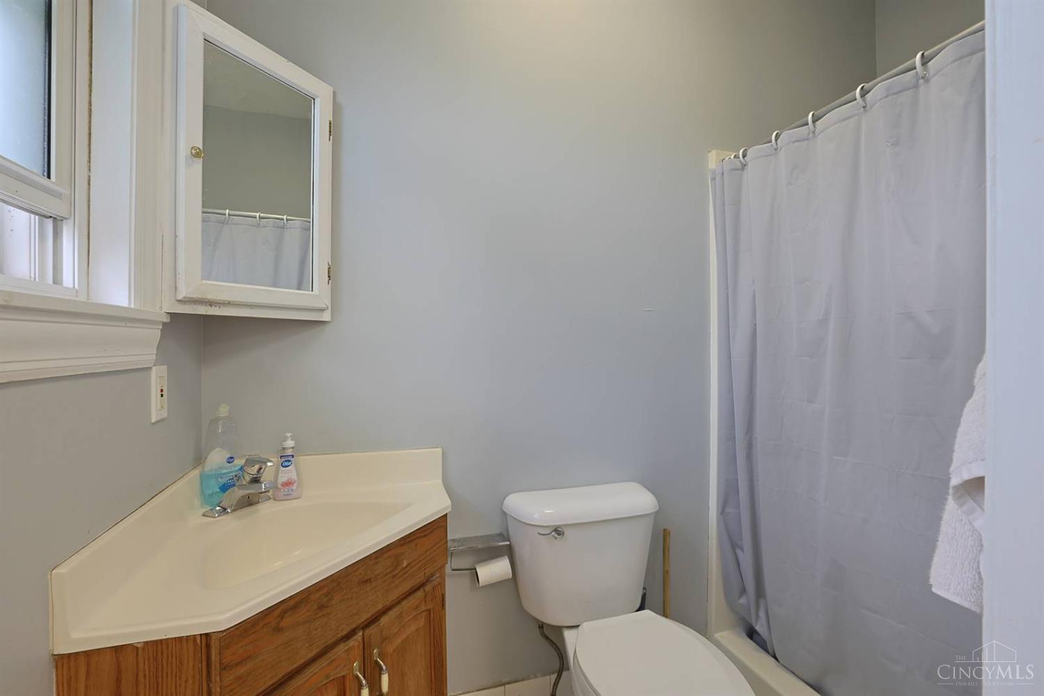 452 Riddle Road Cincinnati, OH 45220 - Photo 24 of 32