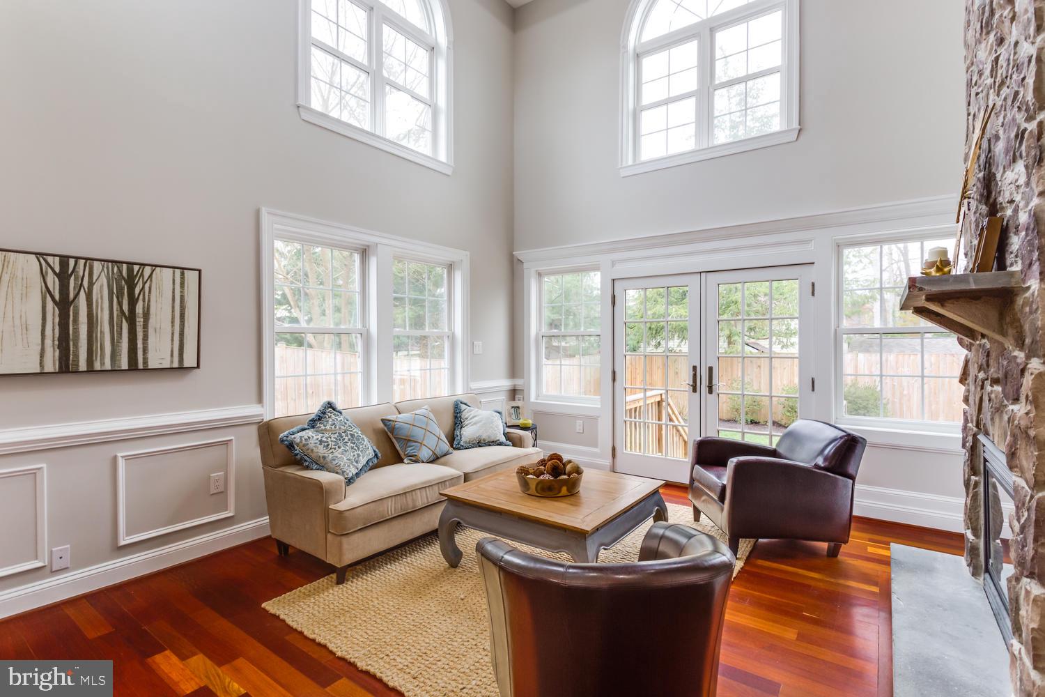 8012 Bainbridge Road Alexandria, VA 22308 - Photo 11 of 45 Family Room