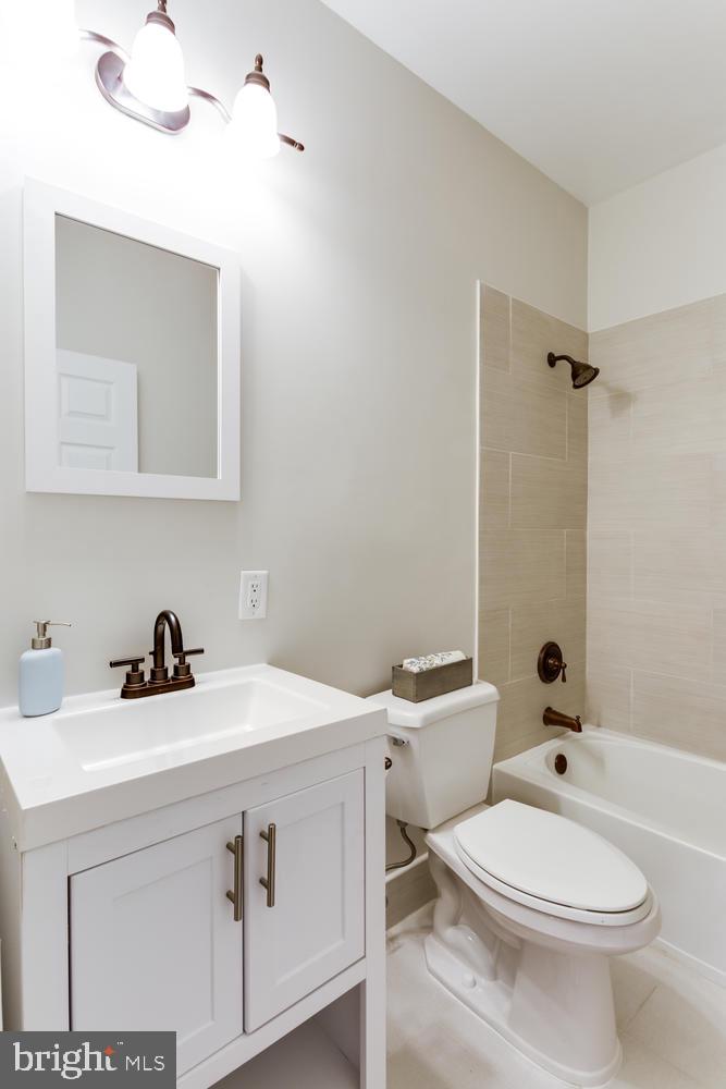 8012 Bainbridge Road Alexandria, VA 22308 - Photo 23 of 45 Hall bath - main level