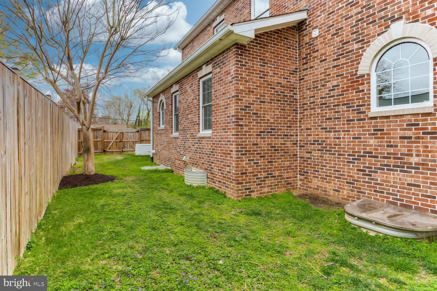 8012 Bainbridge Road Alexandria, VA 22308 - Photo 45 of 45 Side yard