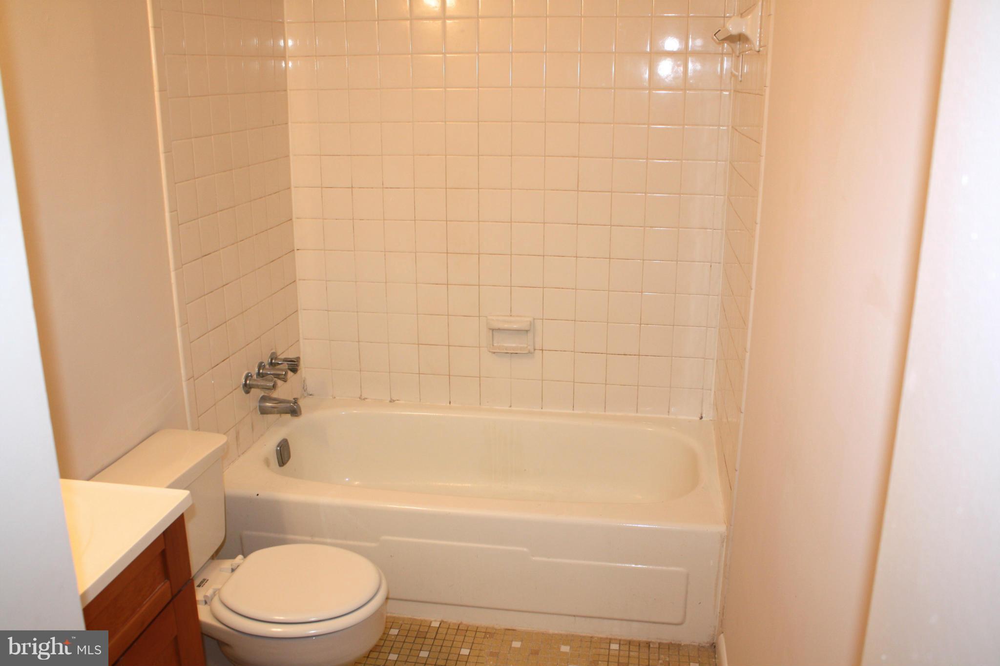 6454 Rockshire Street Alexandria, VA 22315 - Photo 12 of 30 Bath