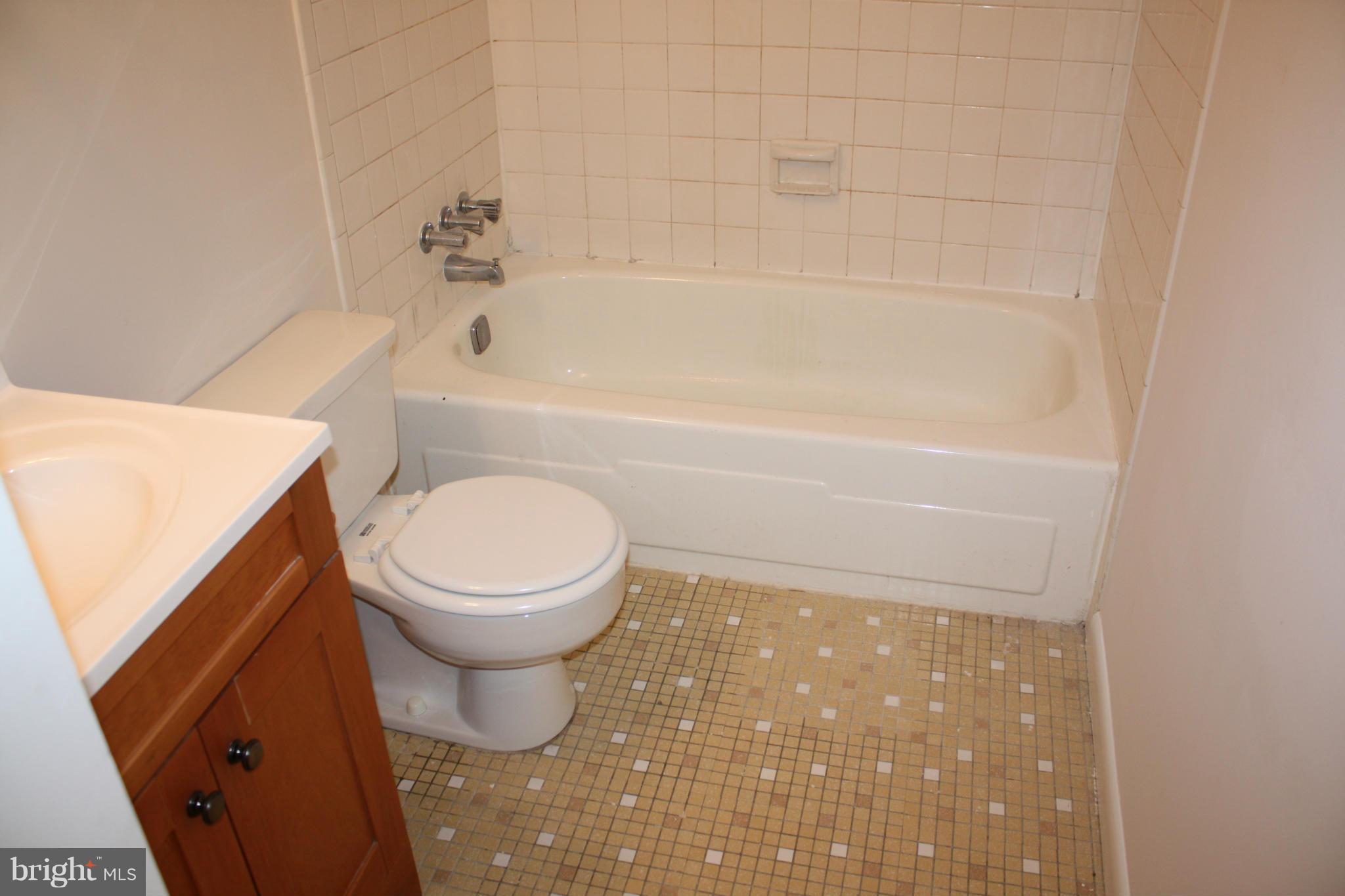 6454 Rockshire Street Alexandria, VA 22315 - Photo 15 of 30 Bath (Master)