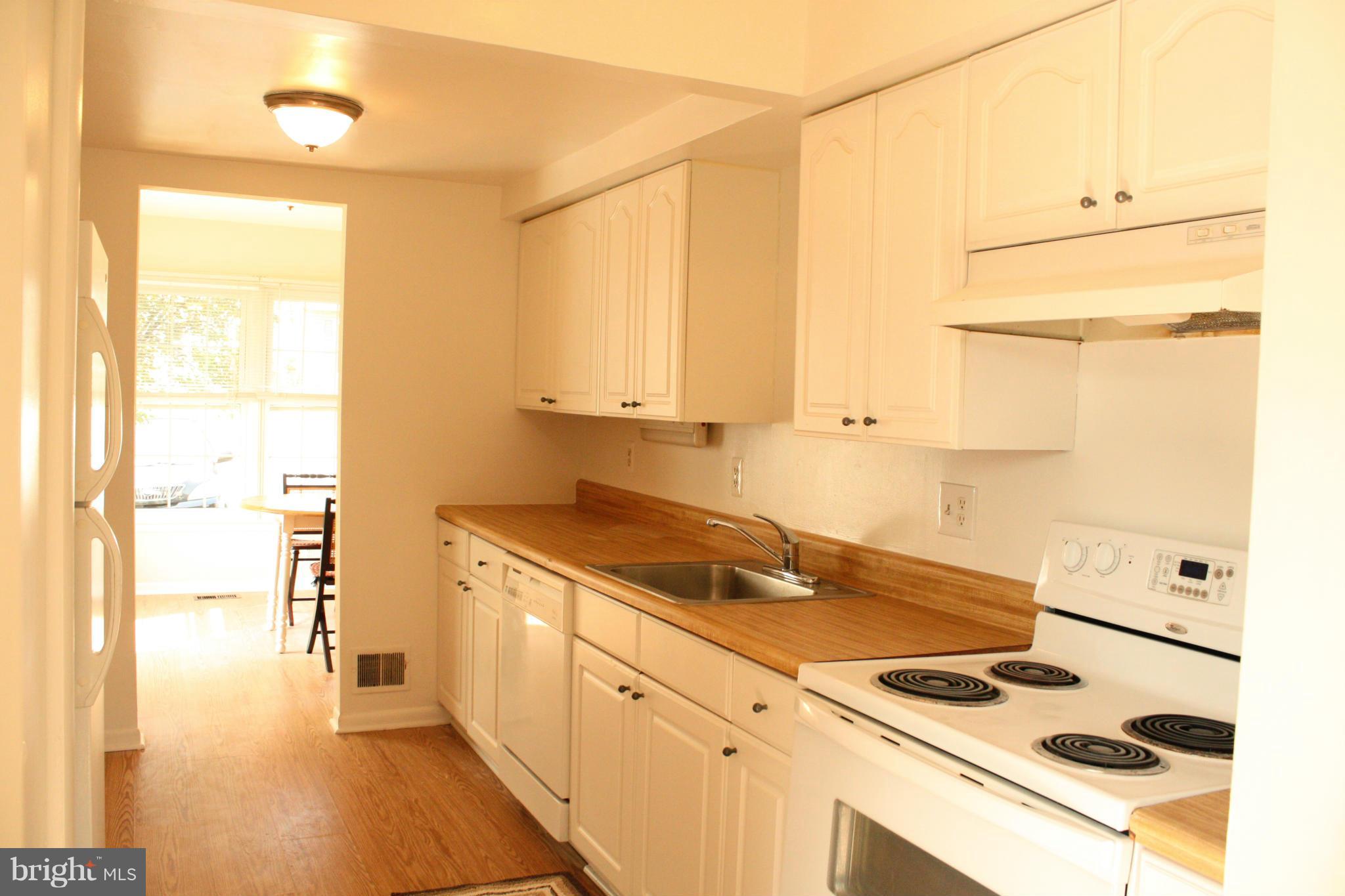 6454 Rockshire Street Alexandria, VA 22315 - Photo 29 of 30 Kitchen