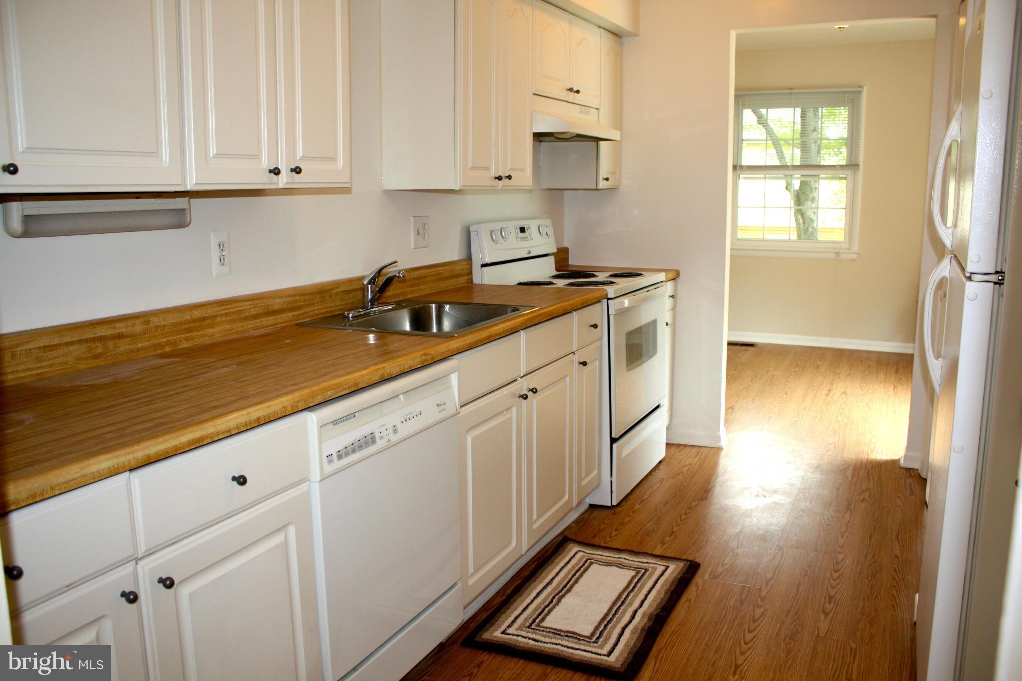 6454 Rockshire Street Alexandria, VA 22315 - Photo 5 of 30 Kitchen