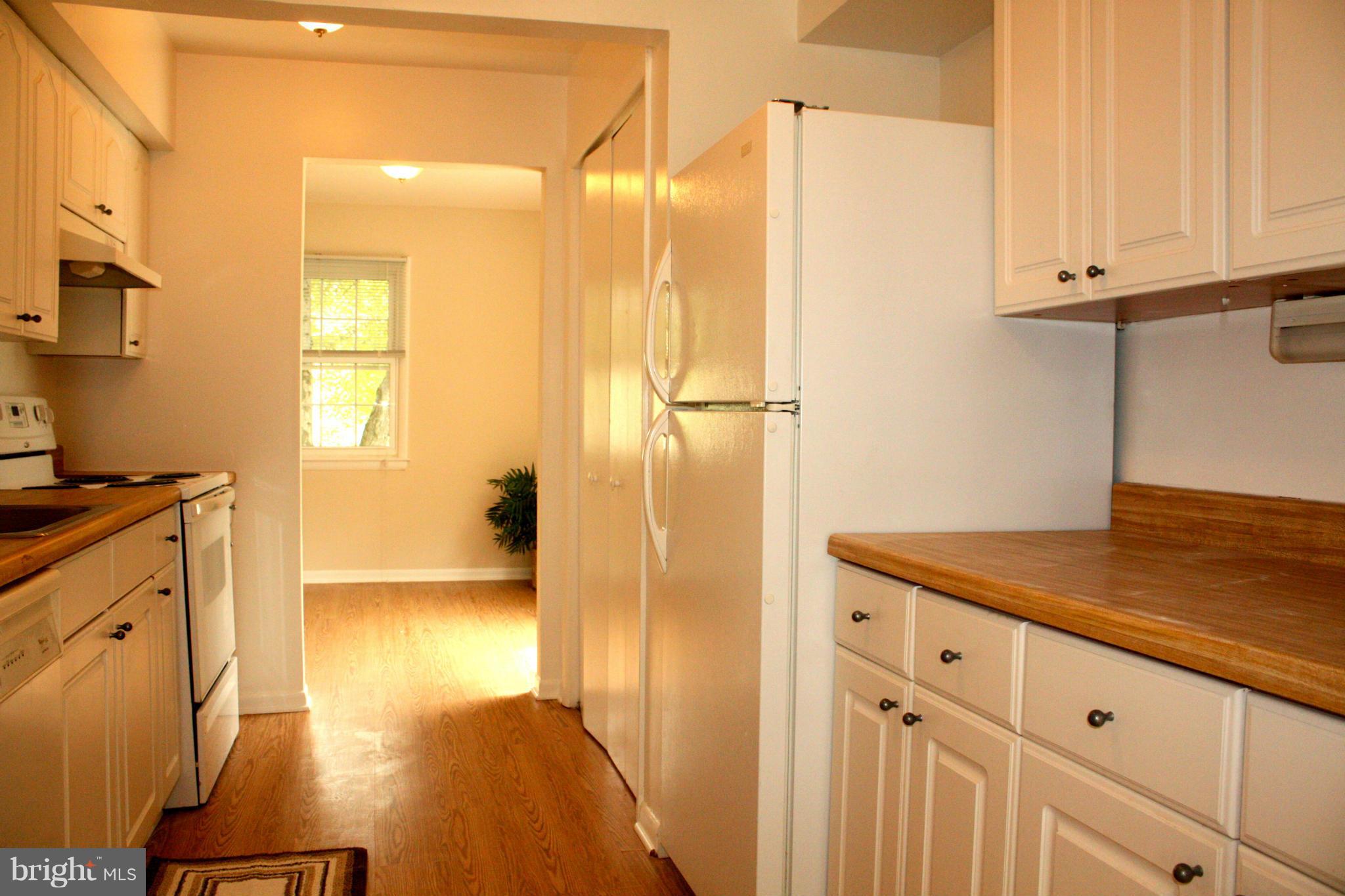 6454 Rockshire Street Alexandria, VA 22315 - Photo 10 of 30 Kitchen