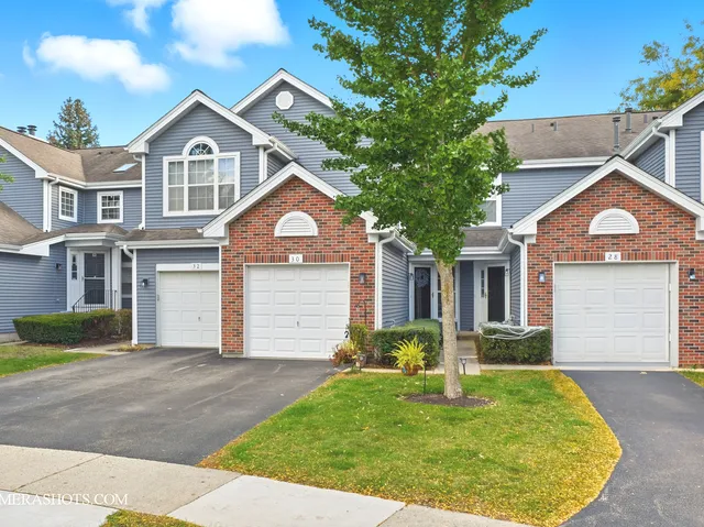 $289,900 | 30 Arbordale Court, Unit 30, Algonquin, IL 60102
