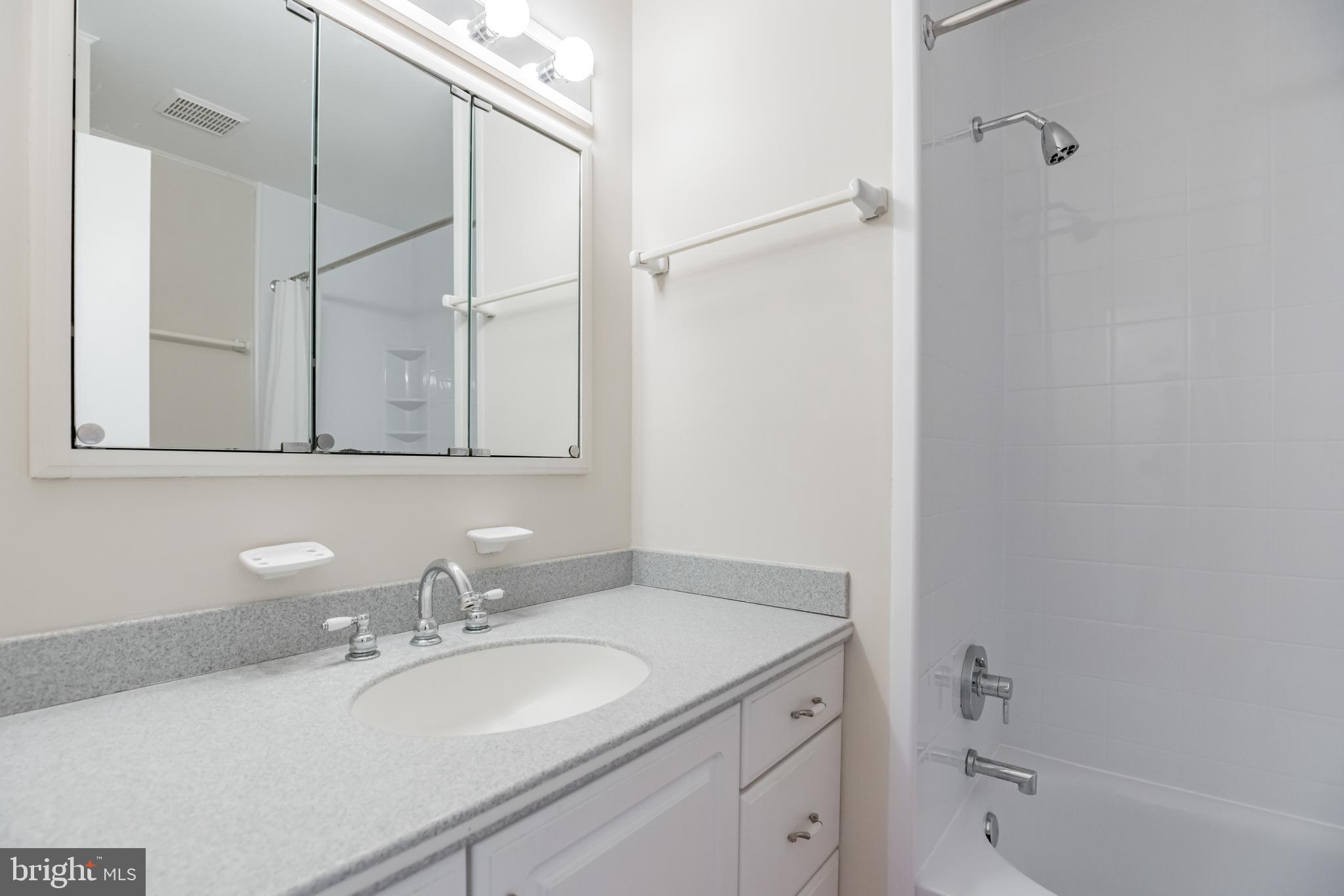 5911 Stephen Reid Road Huntingtown, MD 20639 - Photo 20 of 30 Full Hall Bath