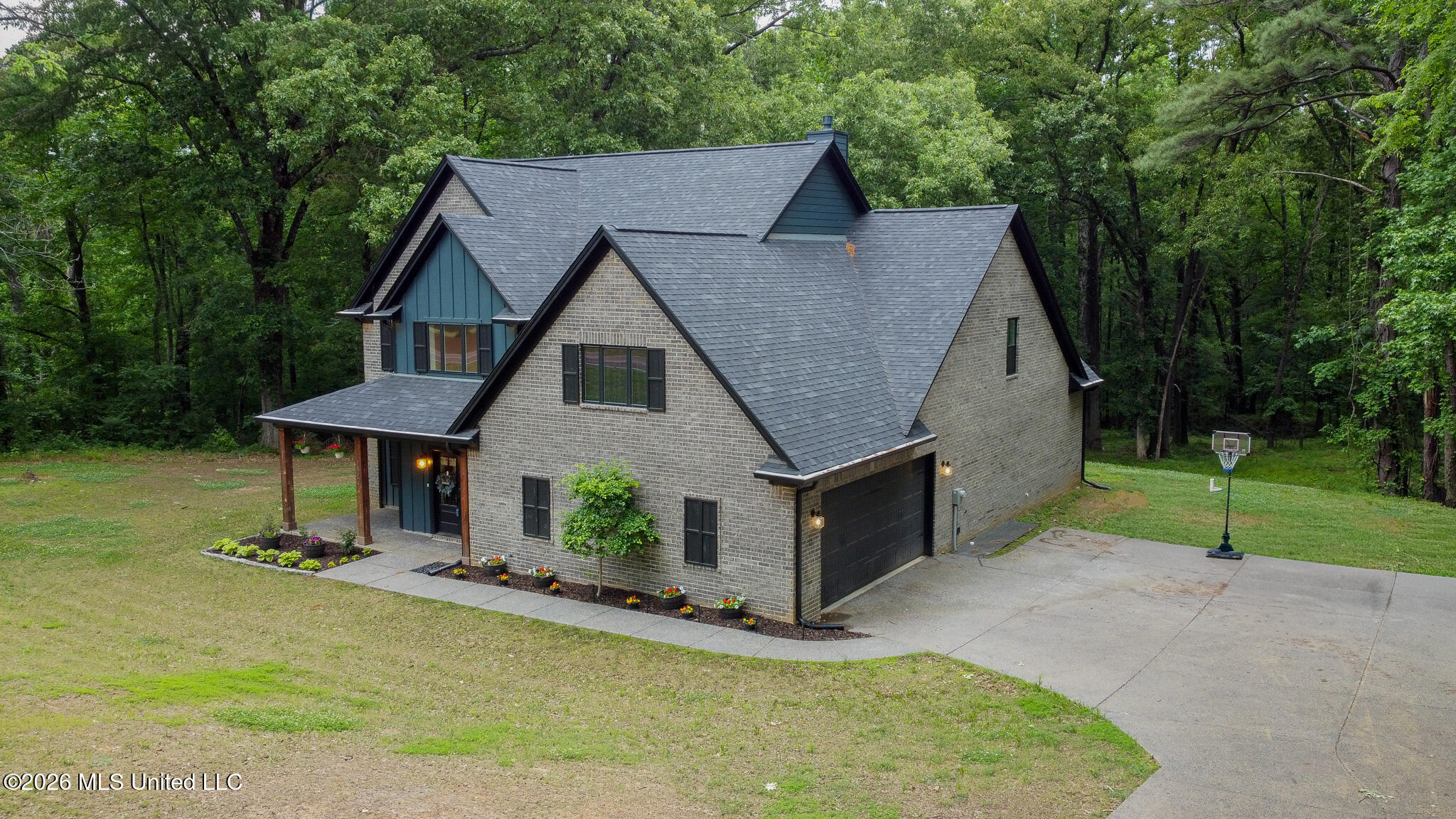 190 Vinson Road Hernando, MS 38632 - Photo 3 of 62 side entry