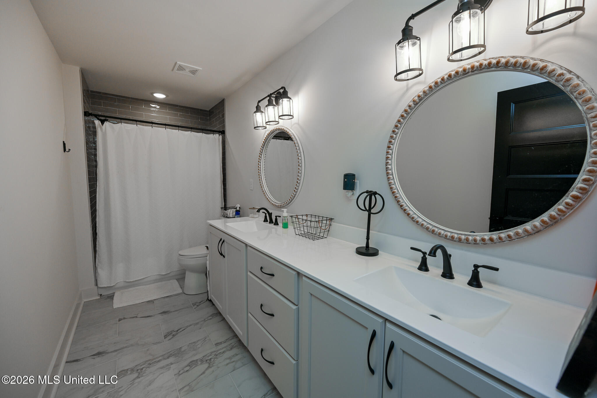 190 Vinson Road Hernando, MS 38632 - Photo 50 of 62 hall bath up