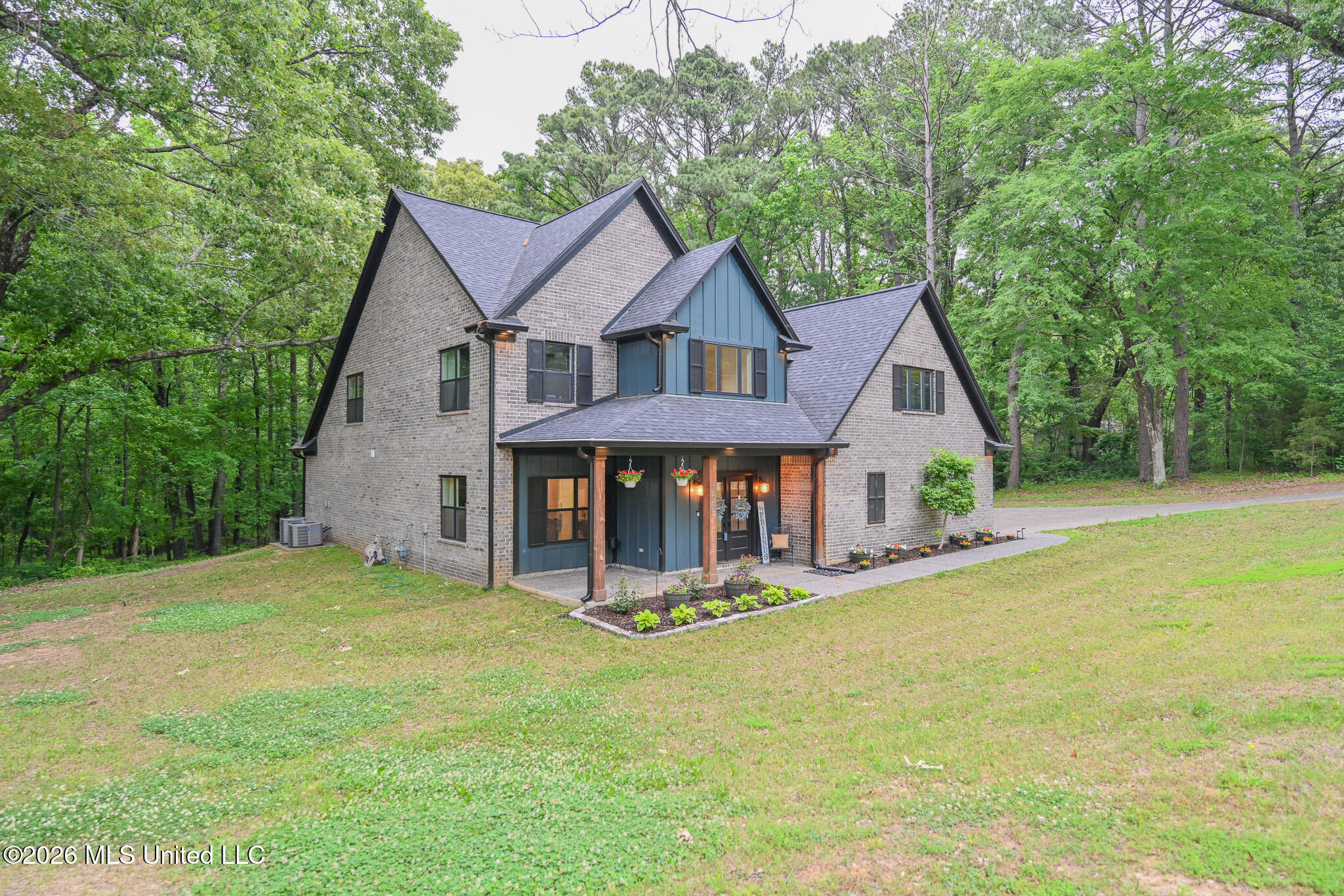 190 Vinson Road Hernando, MS 38632 - Photo 6 of 62 front / side
