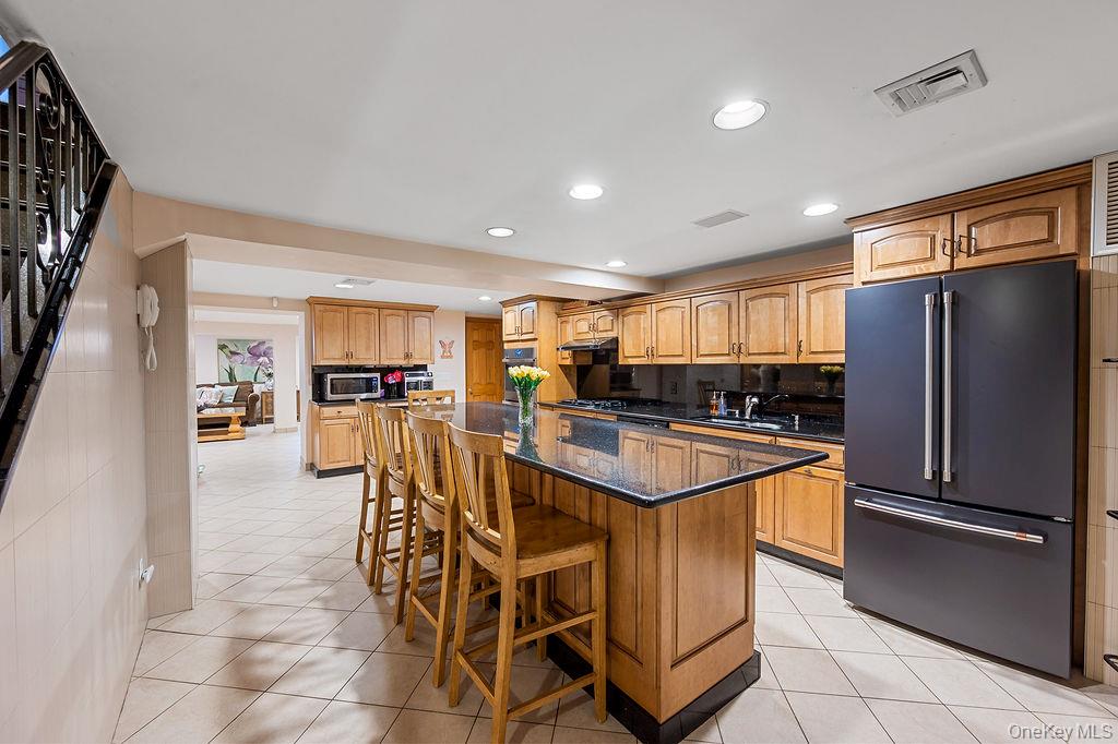 4 Point Crescent Queens, NY 11357 - Photo 28 of 39