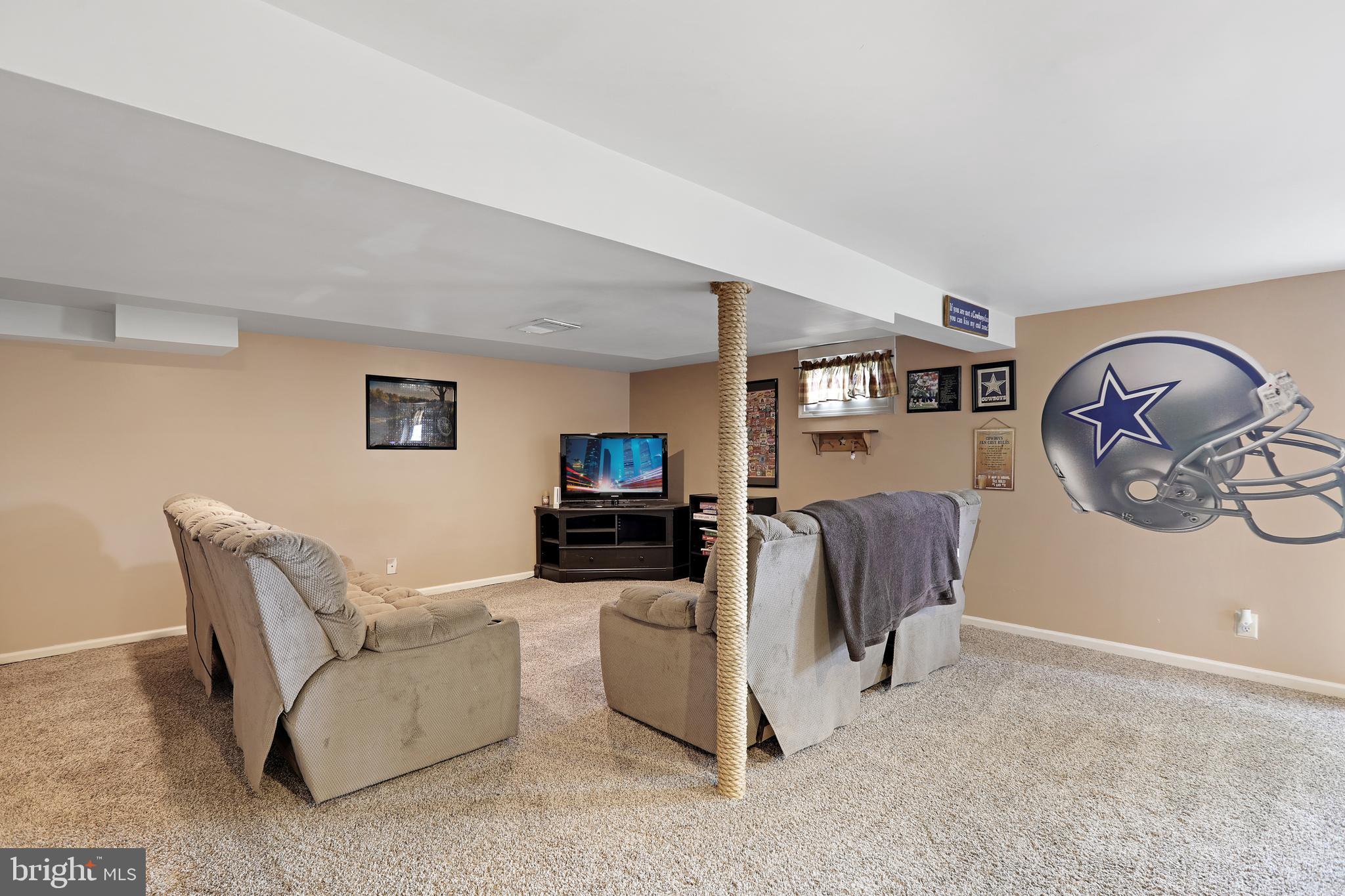 11918 Messick Road Southeast Cumberland, MD 21502 - Photo 15 of 27 Family room