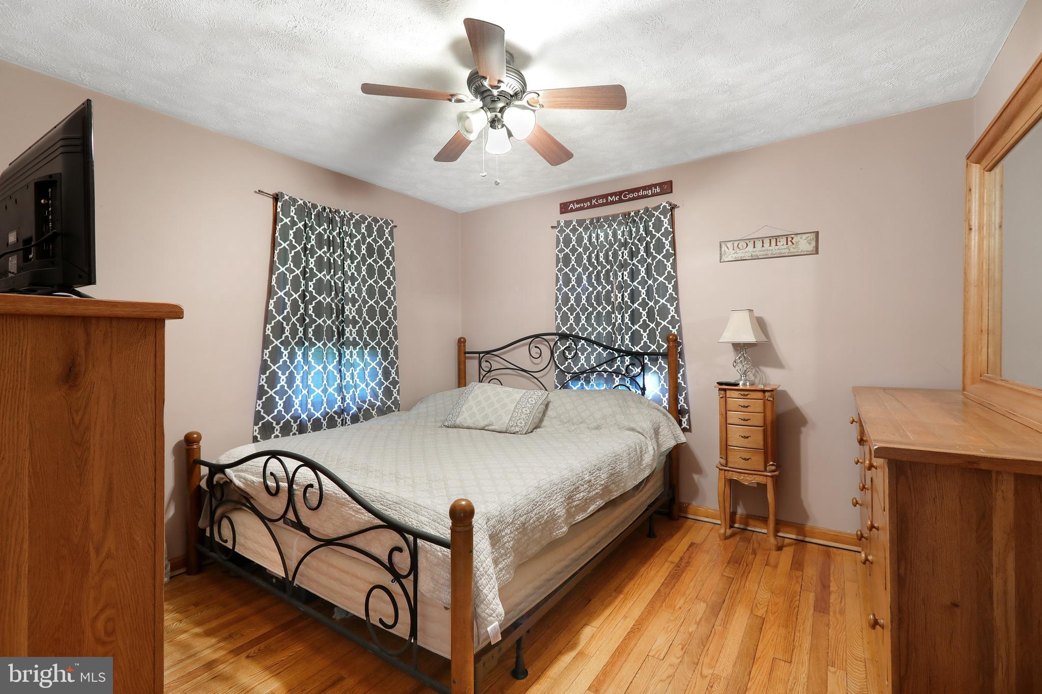 11918 Messick Road Southeast Cumberland, MD 21502 - Photo 9 of 27 Bedroom