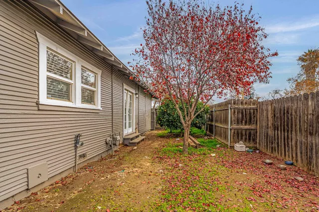 $354,999 | 117 South Santa Ana Avenue, Modesto, CA 95354