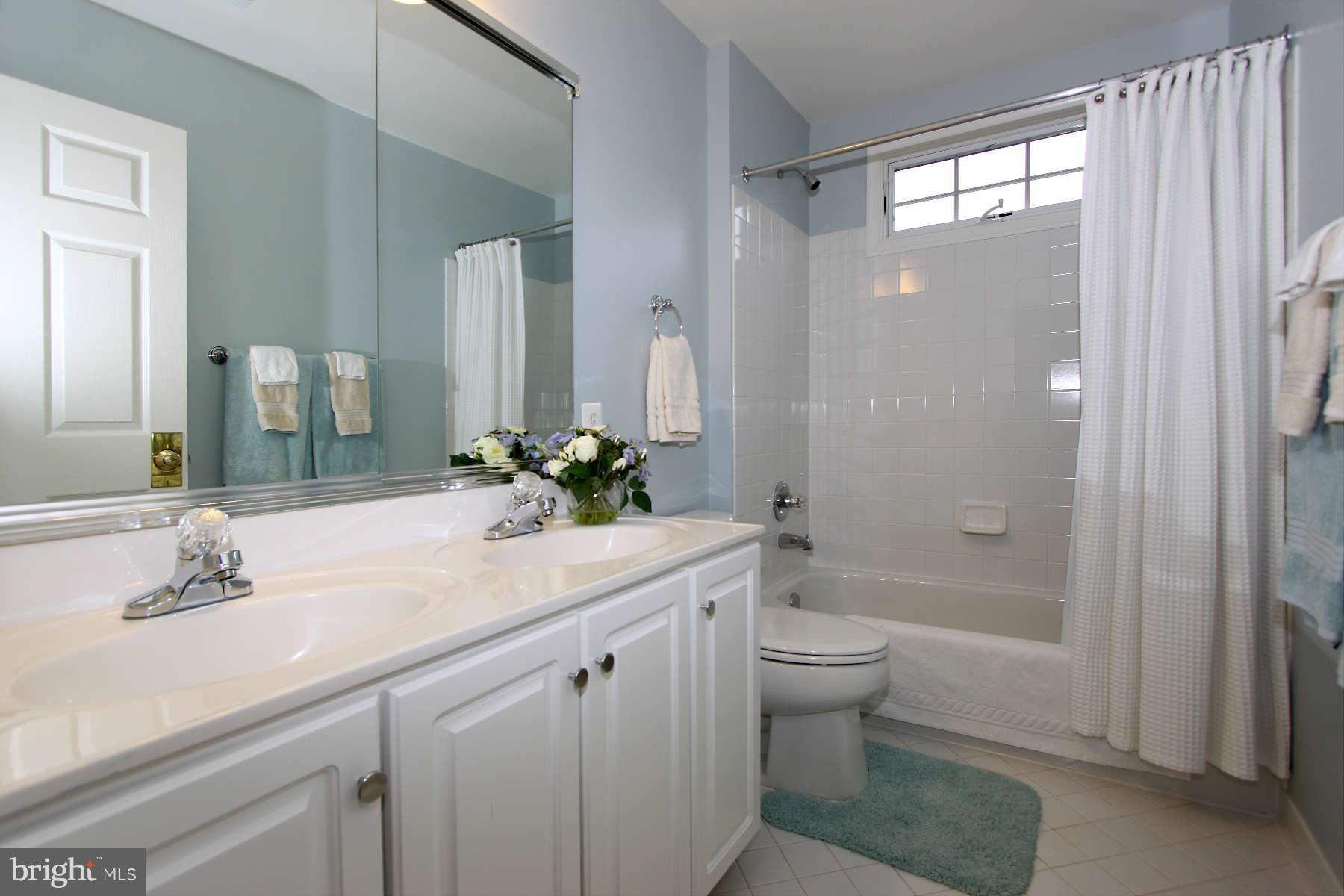 1305 Aldbury Way Reston, VA 20194 - Photo 22 of 30 Bath