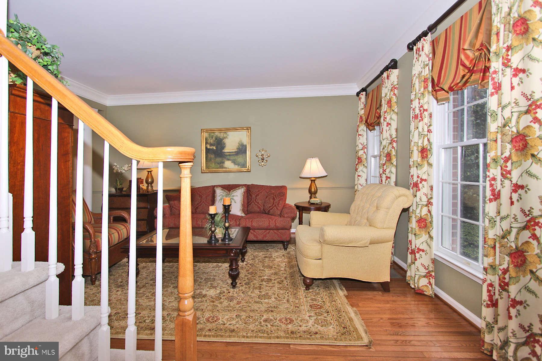 1305 Aldbury Way Reston, VA 20194 - Photo 5 of 30 Living Room