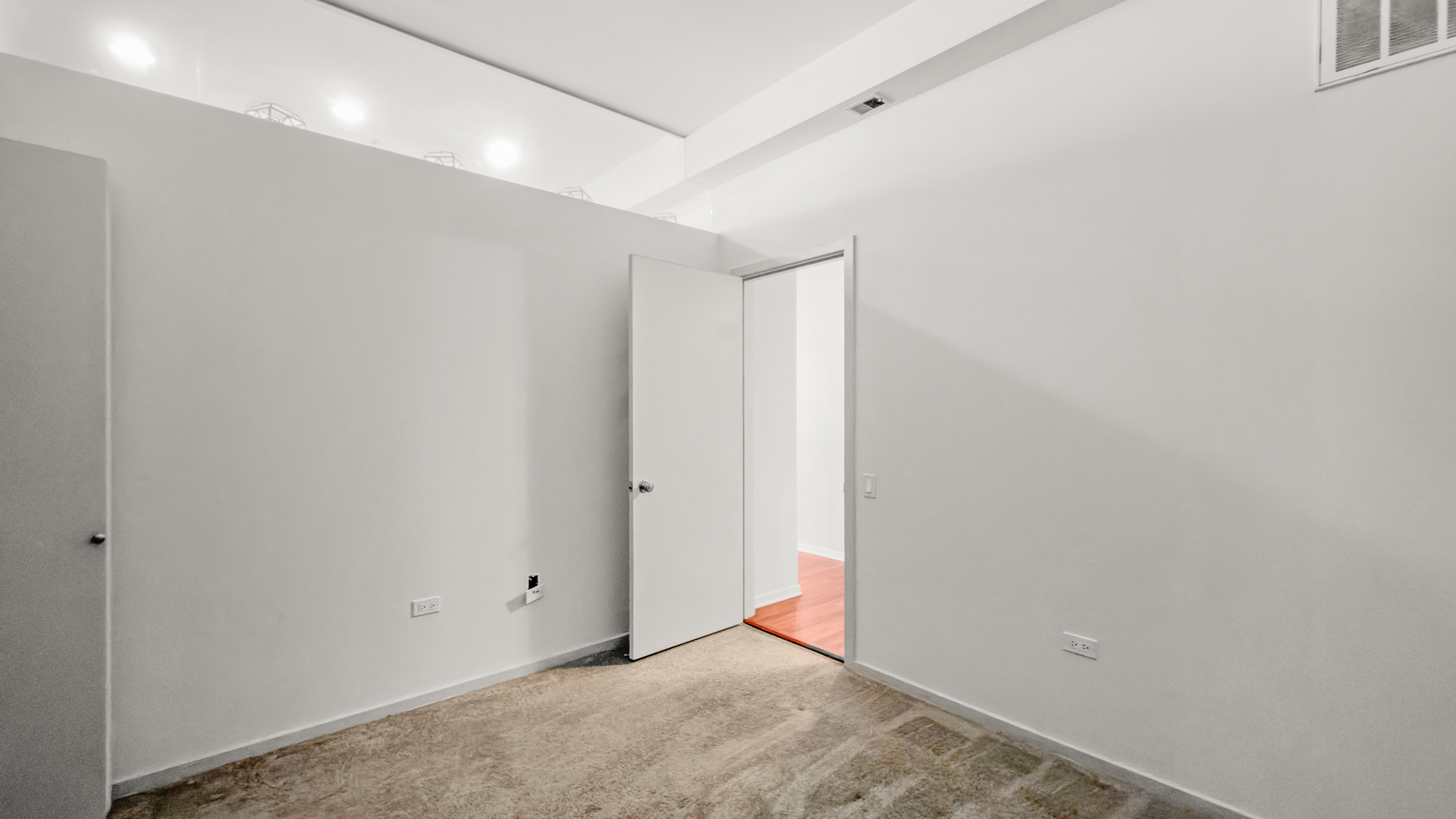 500 West Superior Street, Unit 2002 Chicago, IL 60654 - Photo 15 of 27 a view of an empty room