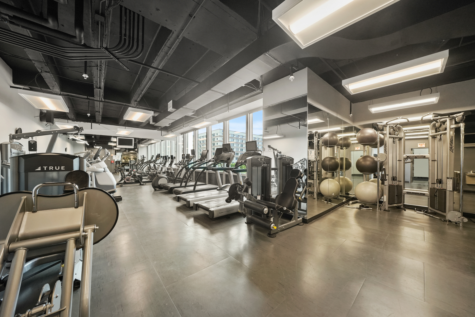 500 West Superior Street, Unit 2002 Chicago, IL 60654 - Photo 23 of 27 a view of a room with gym equipment