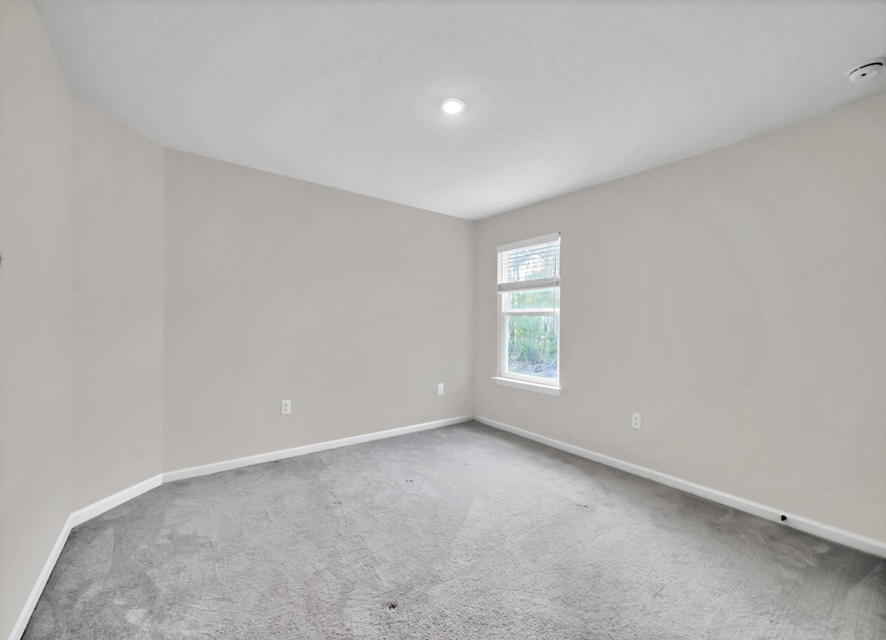 10 Riverwalk Crossing Freeport, FL 32439 - Photo 21 of 35 an empty room with windows