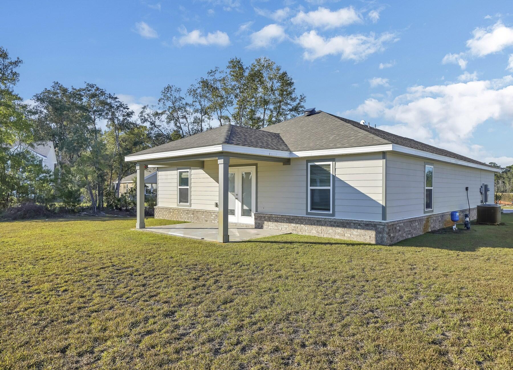 10 Riverwalk Crossing Freeport, FL 32439 - Photo 4 of 35 a front view of a house with garden