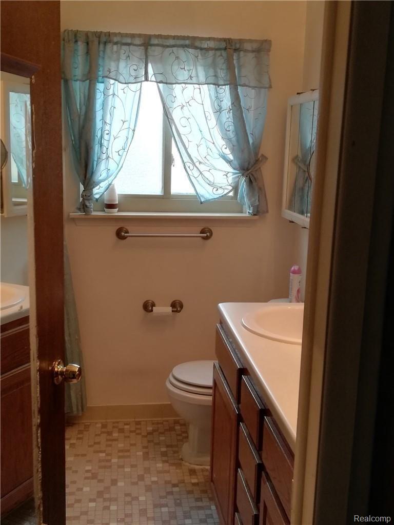 720 Buckingham Road Canton, MI 48188 - Photo 18 of 35 IMG_20181025_125248.jpg