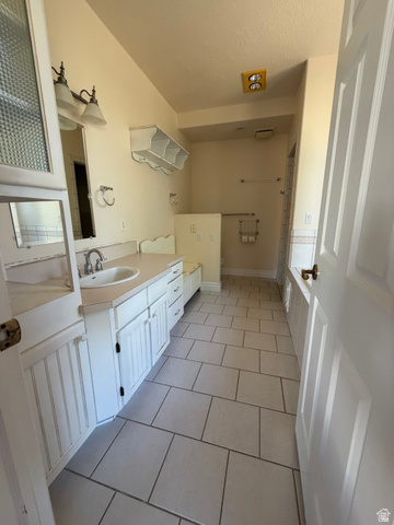 4458 East Glencoe Road Preston, ID 83263 - Photo 20 of 46 Extended vanity with an integrated sink and base cabinetry