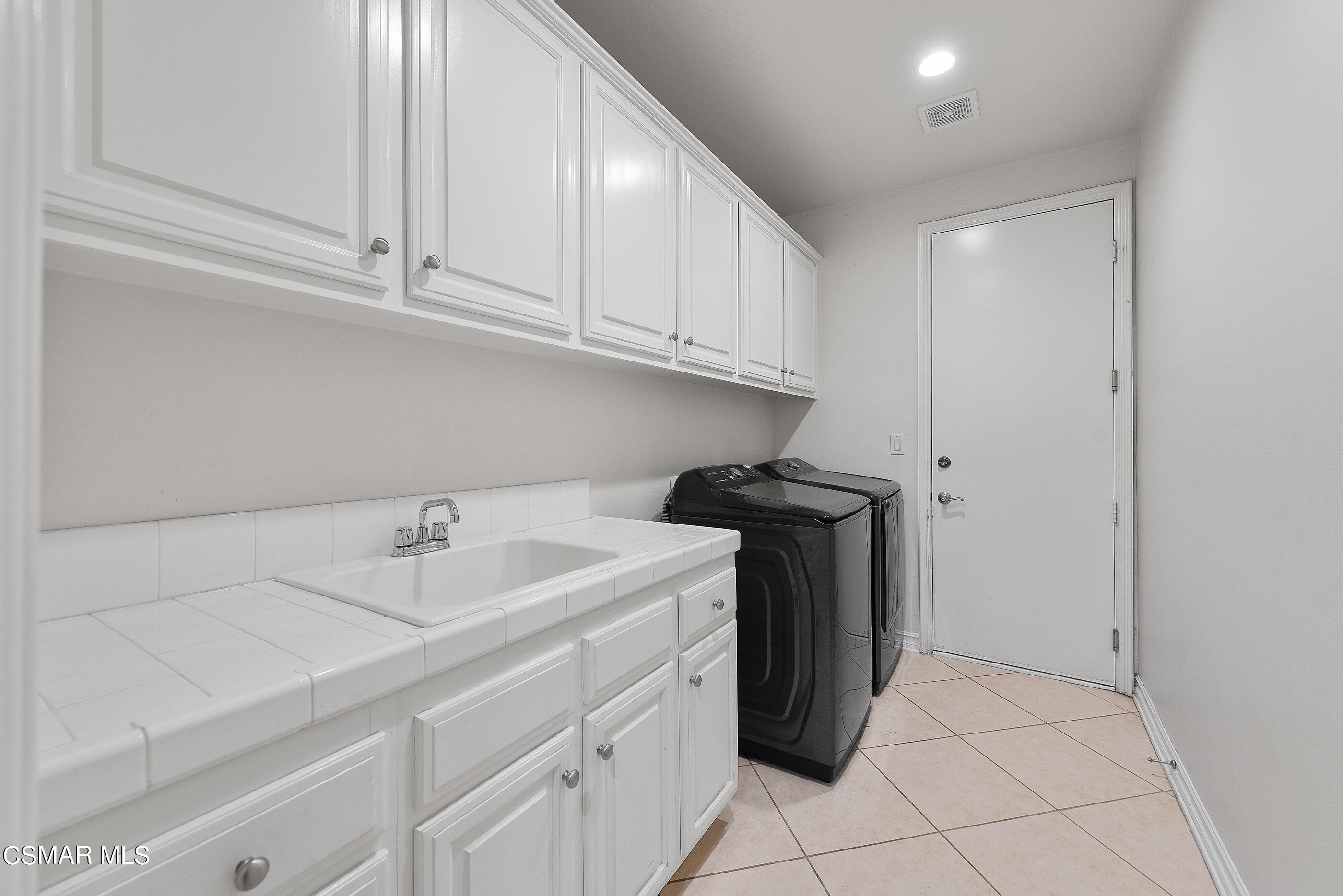 608 Longbranch Road Simi Valley, CA 93065 - Photo 37 of 87 608 Longbranch Rd Simi Valley-35