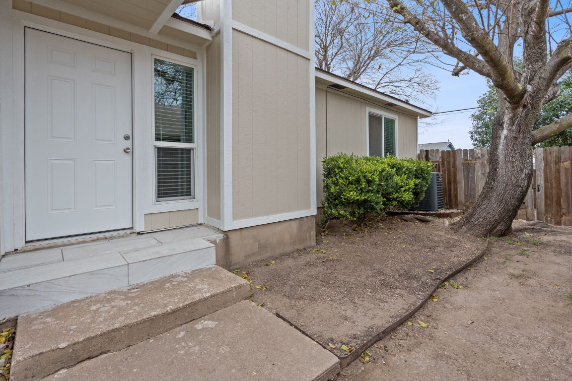 16131 Stoneham Circle Pflugerville, TX 78660 - Photo 18 of 19 front view of a house with a yard