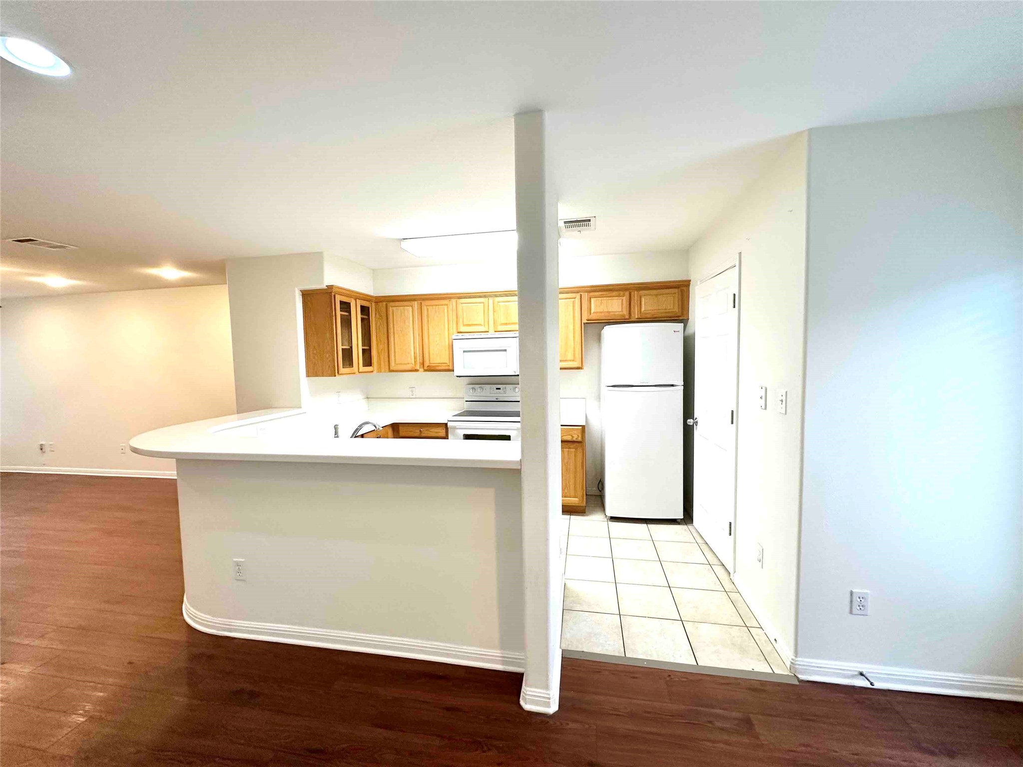 6900 East Riverside Drive, Unit 27 Austin, TX 78741 - Photo 5 of 15 Gallery Image 5