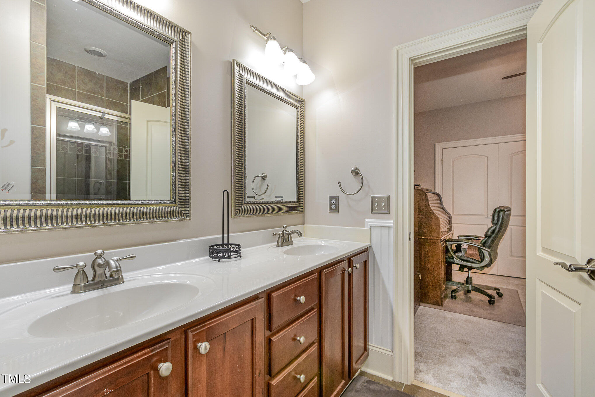 7208 Sparhawk Road Wake Forest, NC 27587 - Photo 36 of 66 Jack/Jill Bath