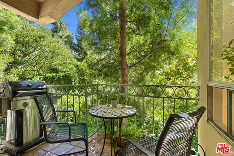 $2,125,000 | 10055 Reevesbury Drive, Beverly Hills, CA 90210