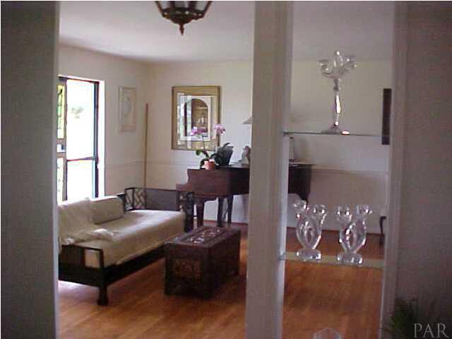 3630 Bonner Road Pensacola, FL 32503 - Photo 7 of 8 Very sophisticated 60's feel.