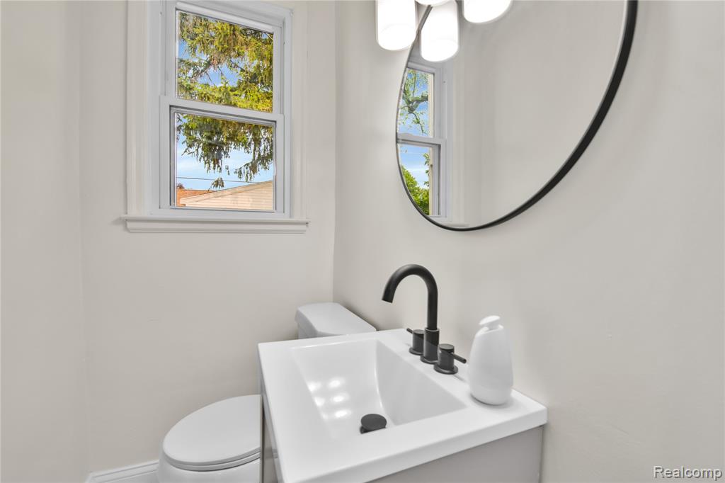 17591 Edinborough Road Detroit, MI 48219 - Photo 21 of 34 Gallery Image 21