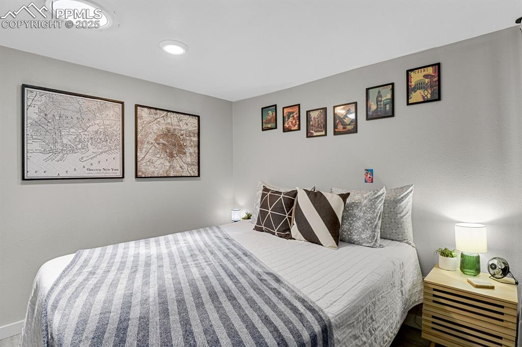 4540 Fountain Avenue Cascade, CO 80809 - Photo 42 of 50 a bedroom with bed and wall painting